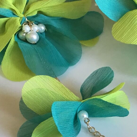 New! FP Seista Fabric Earrings - Picture 2 of 9